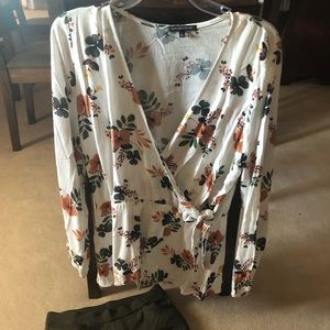 Women’s white floral top, L